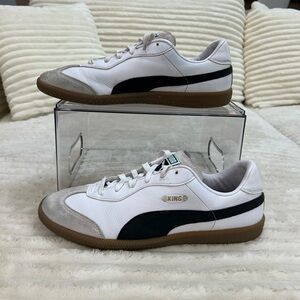 Puma Men’s  King 21 Indoor Soccer Shoes Size Men’s 8.5 Color White And Black